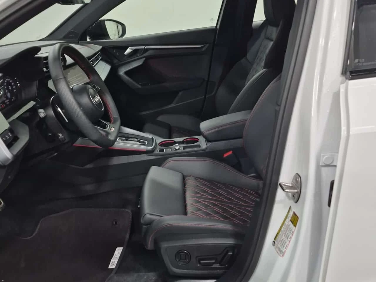 Audi S3  Progressiv / Bucket / Distronic / Carfax  , снимка 3 - Автомобили и джипове - 56323990
