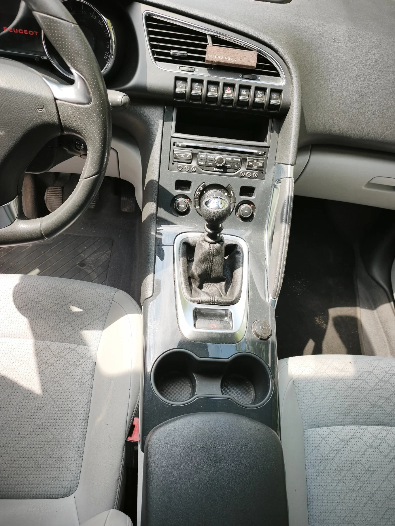 Peugeot 3008 1.6 HDI, снимка 3 - Автомобили и джипове - 56564932