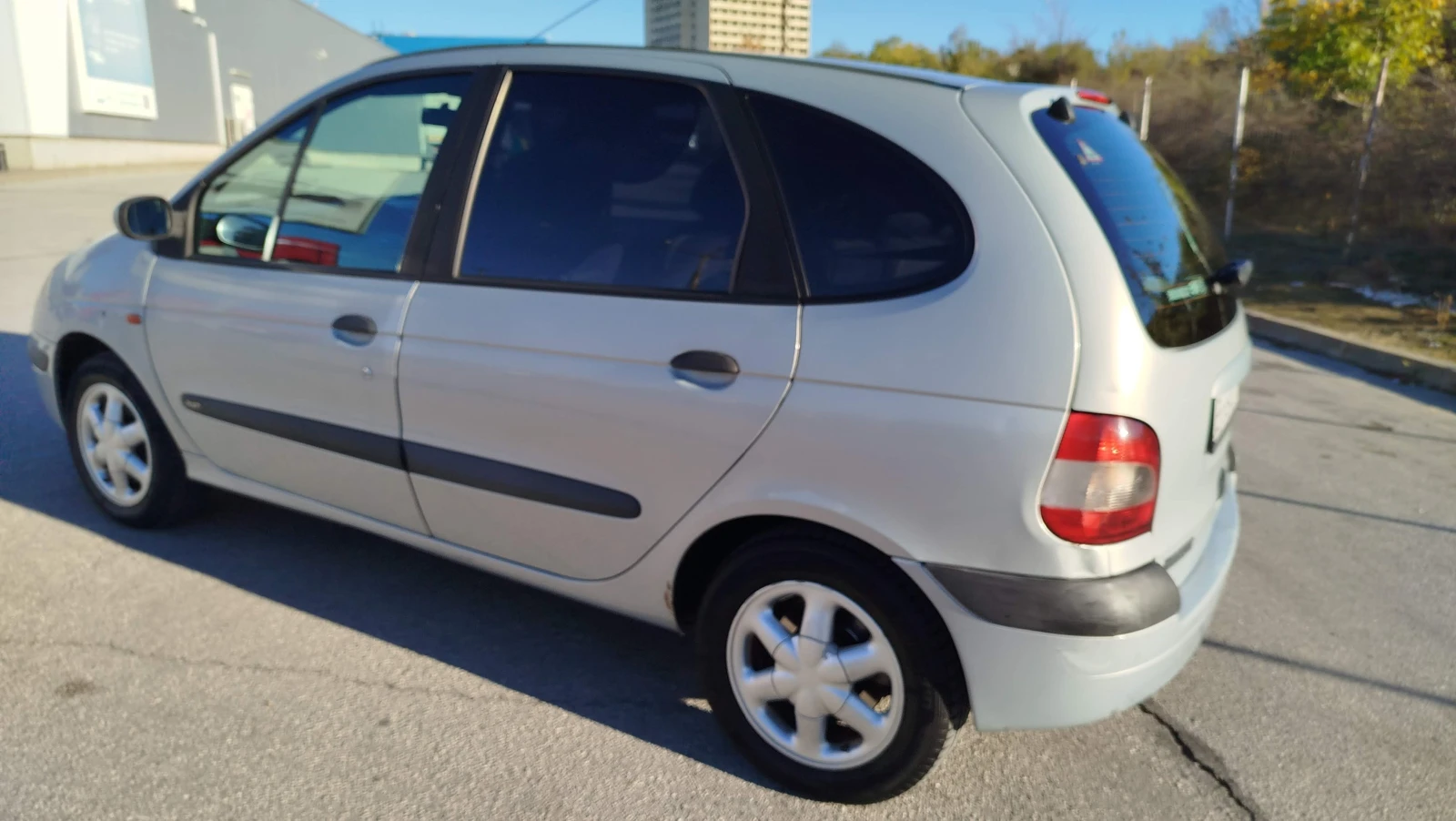 Renault Scenic Бензин/газ, снимка 3 - Автомобили и джипове - 56638057