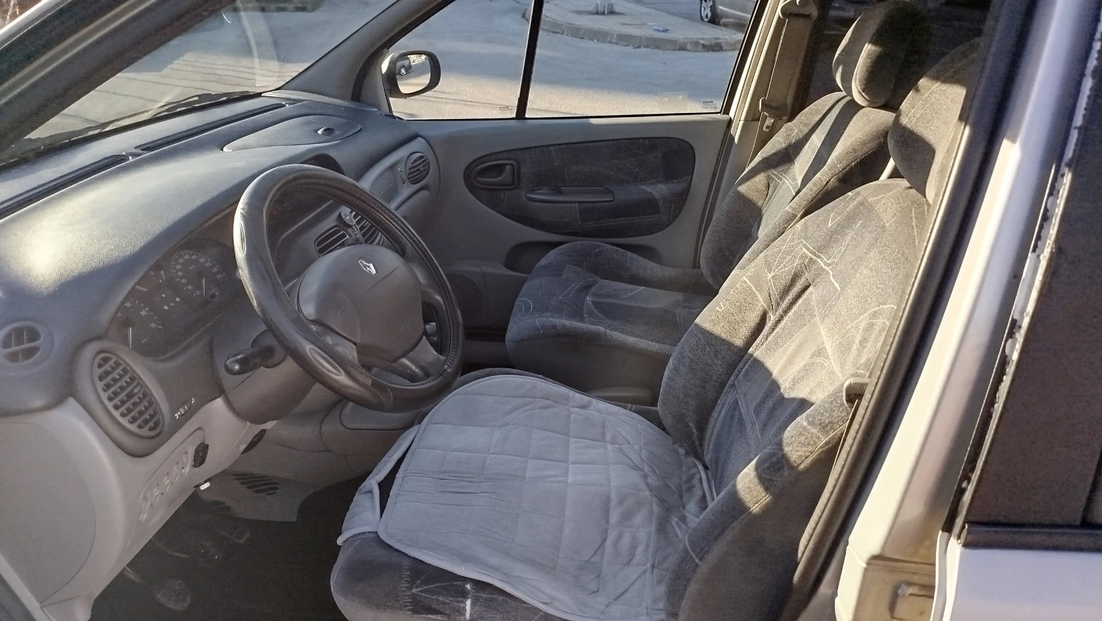 Renault Scenic Бензин/газ, снимка 9 - Автомобили и джипове - 56638057