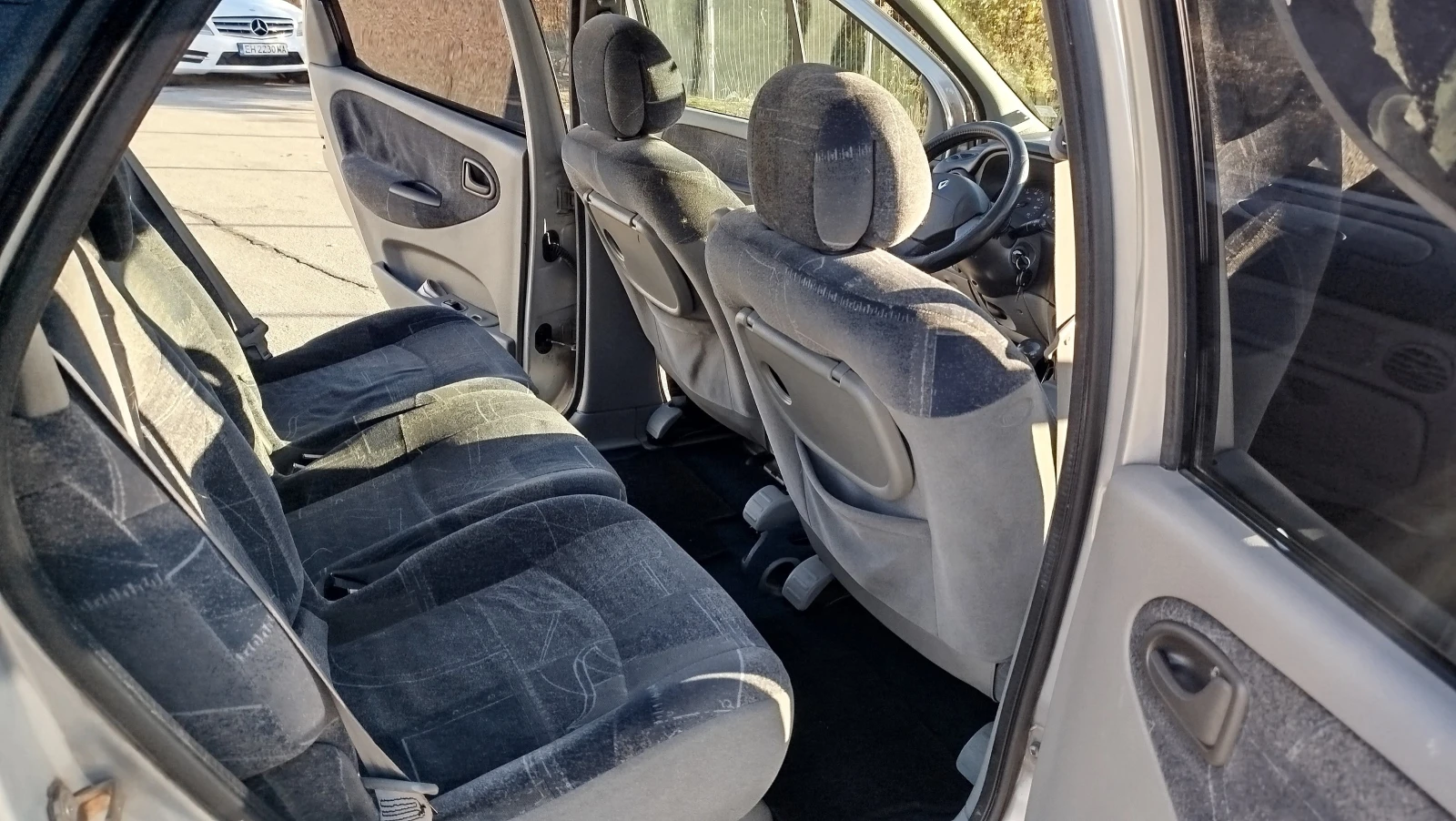Renault Scenic Бензин/газ, снимка 10 - Автомобили и джипове - 56638057