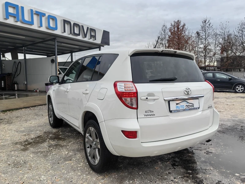 Toyota Rav4 2.2 150 К.С. АВТОМАТ!CROSSOVER! КАТО НОВА!!!, снимка 5 - Автомобили и джипове - 48463671