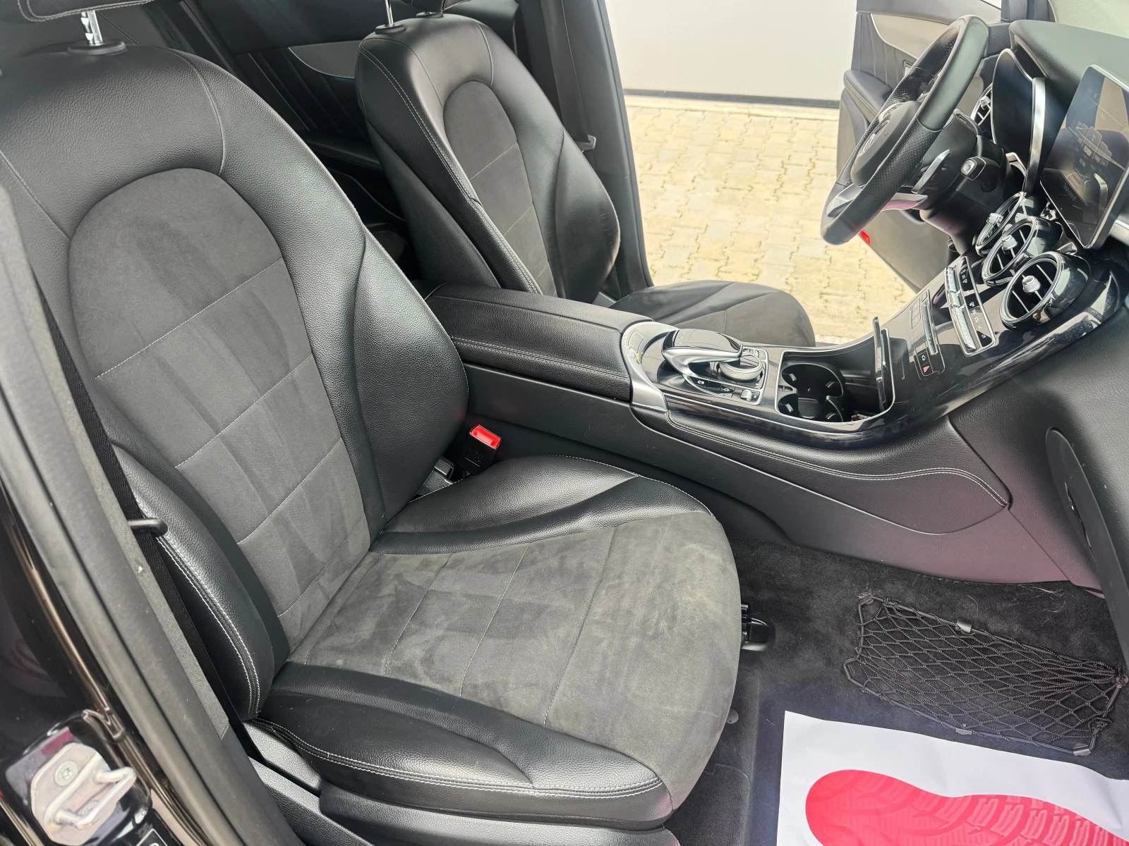 Mercedes-Benz GLC 250 AMG pack, снимка 8 - Автомобили и джипове - 54310496