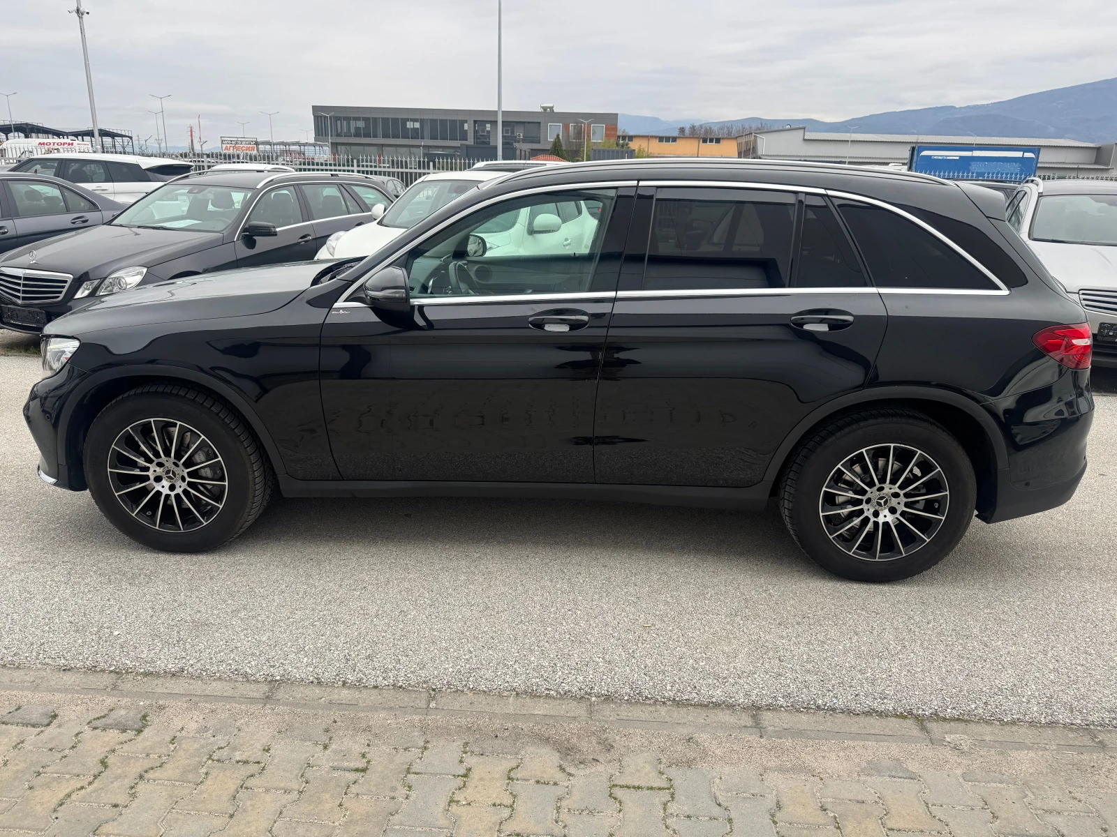 Mercedes-Benz GLC 250 AMG pack, снимка 3 - Автомобили и джипове - 54310496