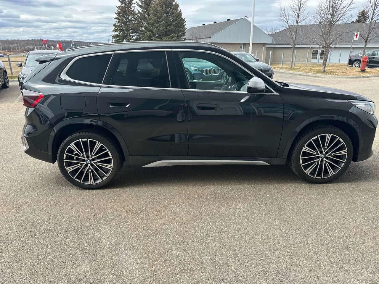 BMW X1 xDrive28i| 360| HUD| HAR/KAR| ПОДГРЕВ| ОБДУХВАНЕ, снимка 4 - Автомобили и джипове - 54479924