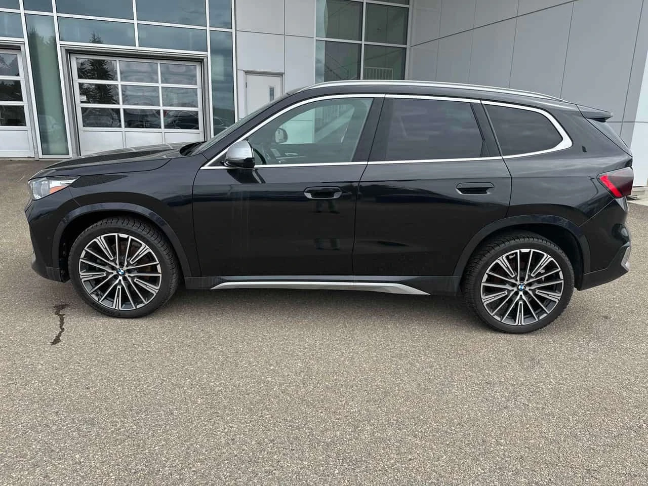 BMW X1 xDrive28i| 360| HUD| HAR/KAR| ПОДГРЕВ| ОБДУХВАНЕ, снимка 3 - Автомобили и джипове - 54479924