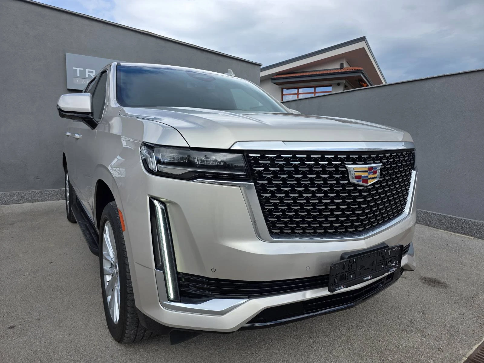Cadillac Escalade 6.2L V8 PREMIUM LUXURY, снимка 3 - Автомобили и джипове - 54589174