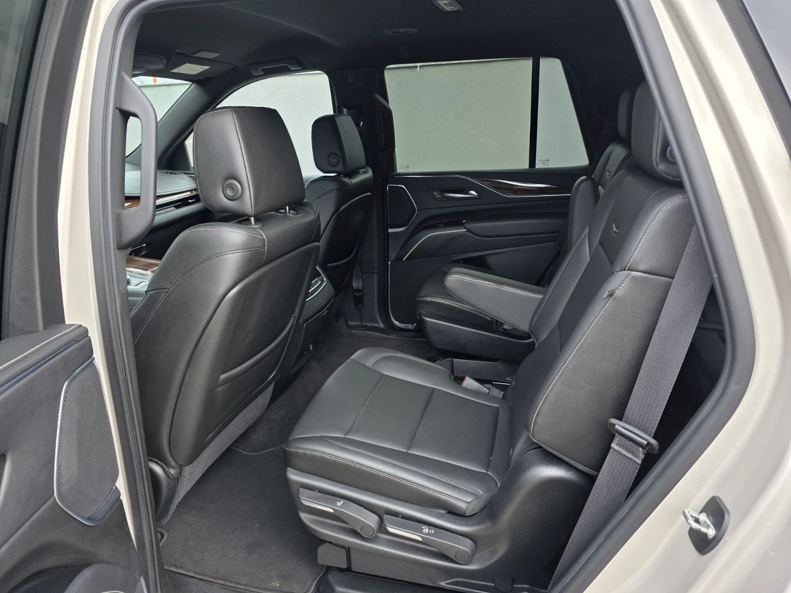 Cadillac Escalade 6.2L V8 PREMIUM LUXURY, снимка 17 - Автомобили и джипове - 54589174