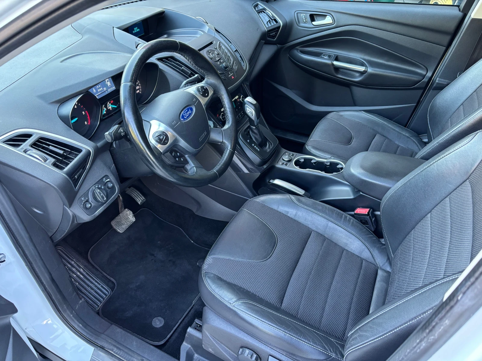Ford Kuga TITANIUM 4WD 2.0D, снимка 8 - Автомобили и джипове - 55203213