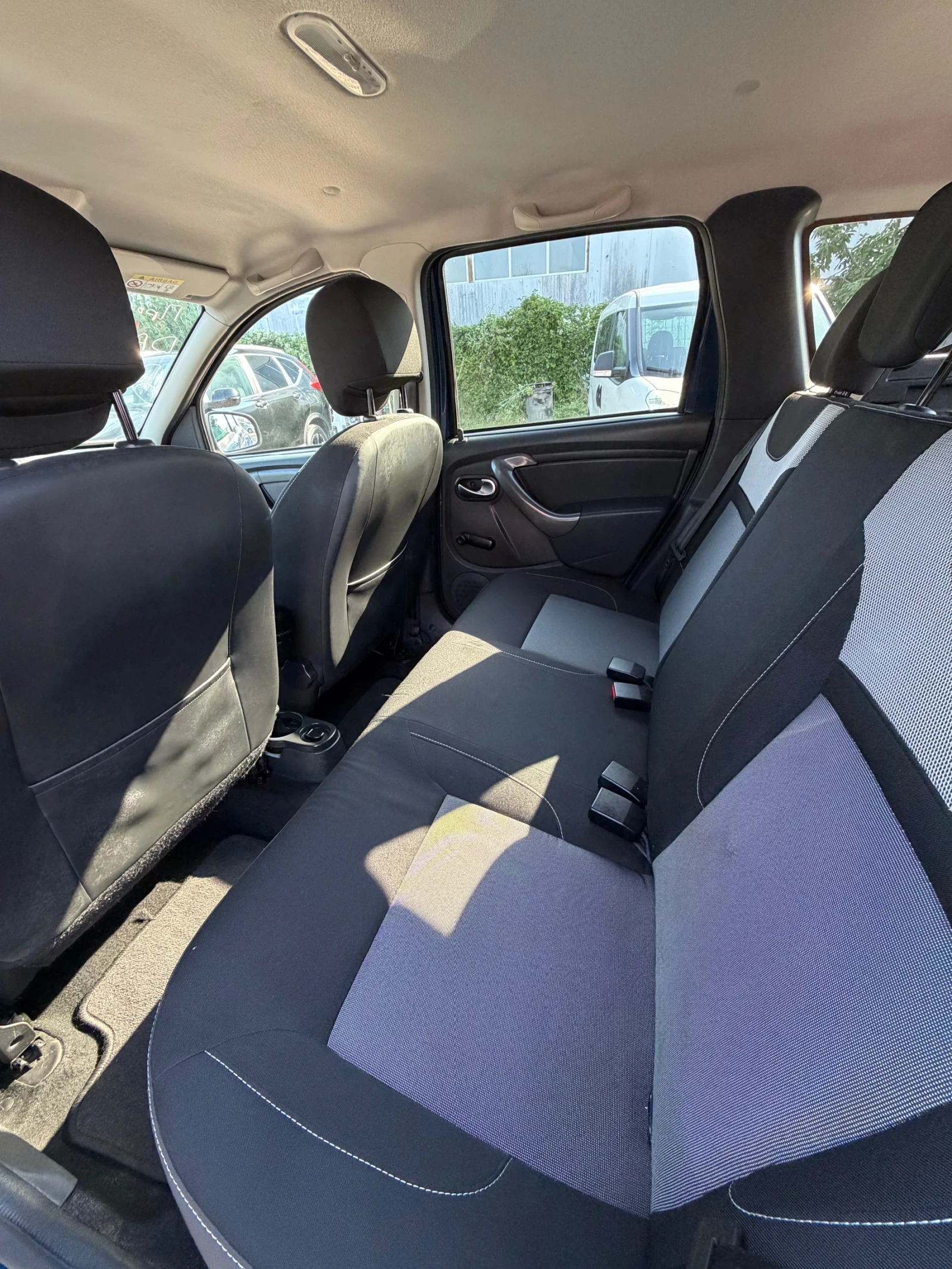 Dacia Duster 1.3 TURBO / 4x4, снимка 12 - Автомобили и джипове - 55341541