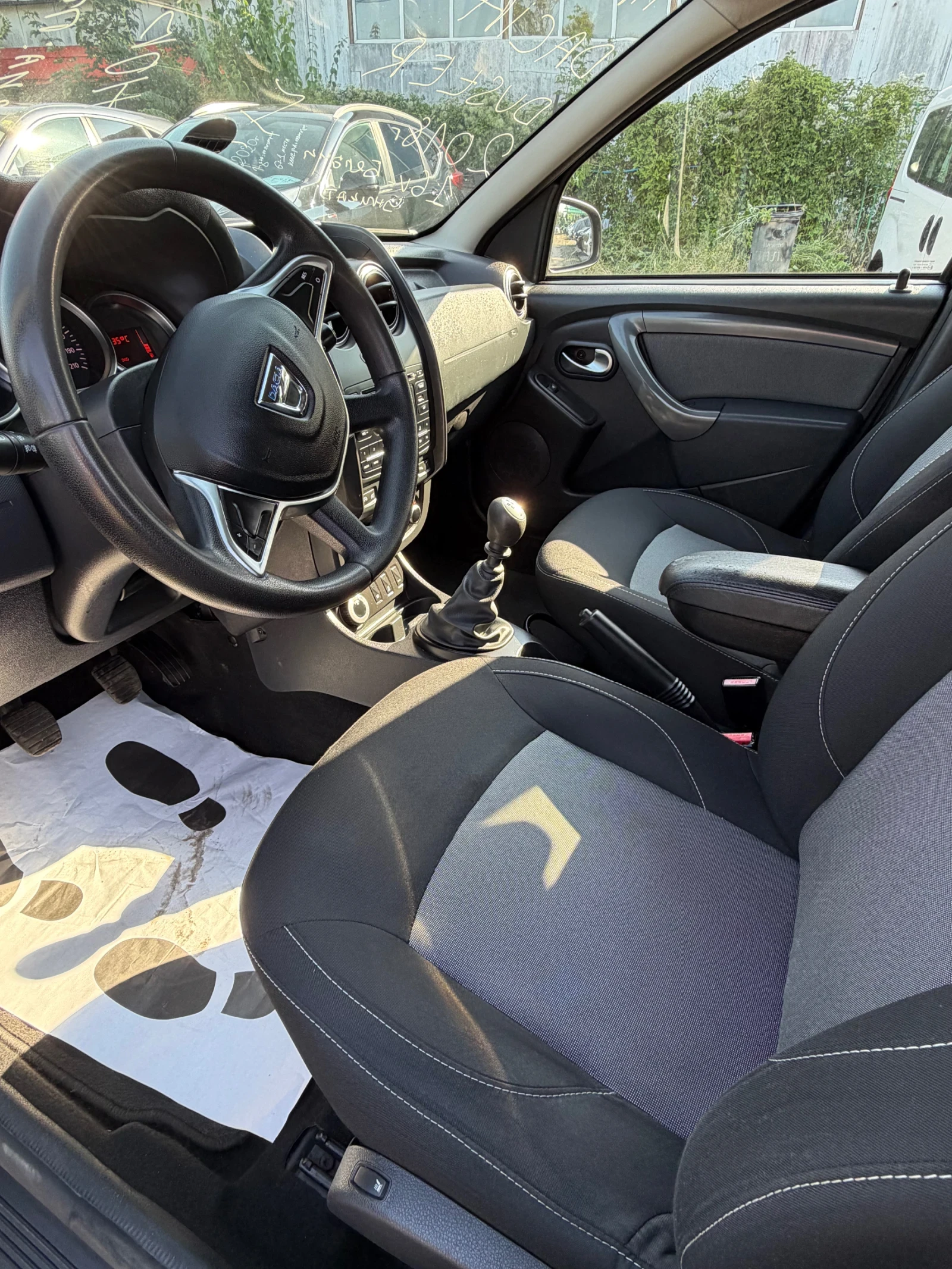 Dacia Duster 1.3 TURBO / 4x4, снимка 9 - Автомобили и джипове - 55341541