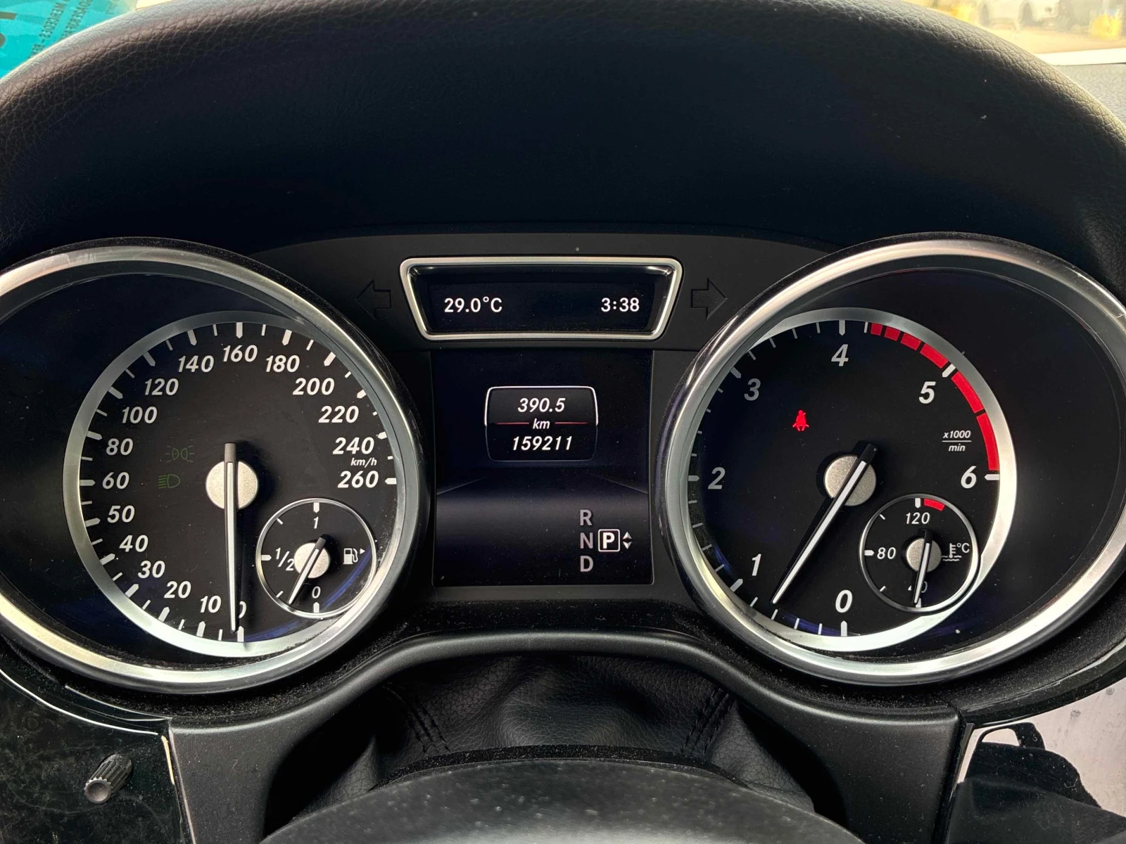 Mercedes-Benz ML 350 D * AMG * AIRMATIC * 2015 * CARFAX * , снимка 8 - Автомобили и джипове - 55466015