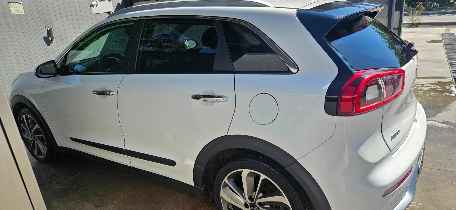 Kia Niro, снимка 4 - Автомобили и джипове - 55780382