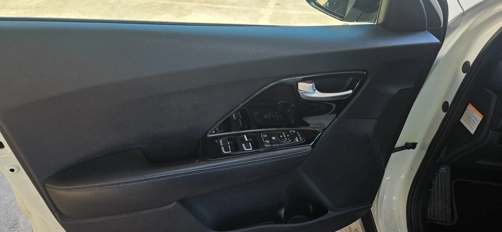 Kia Niro, снимка 11 - Автомобили и джипове - 55780382