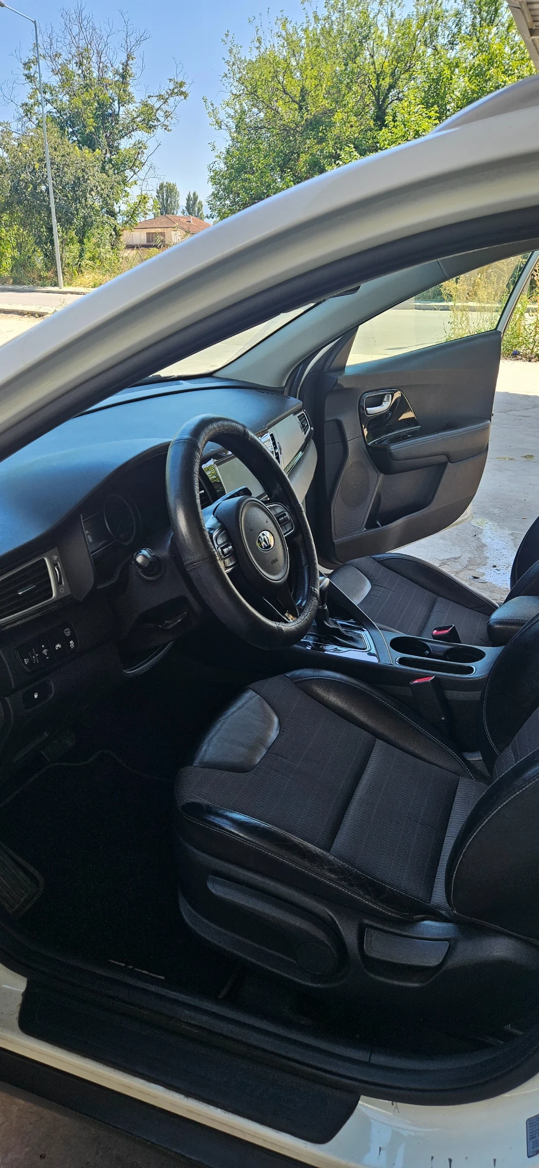 Kia Niro, снимка 13 - Автомобили и джипове - 55780382
