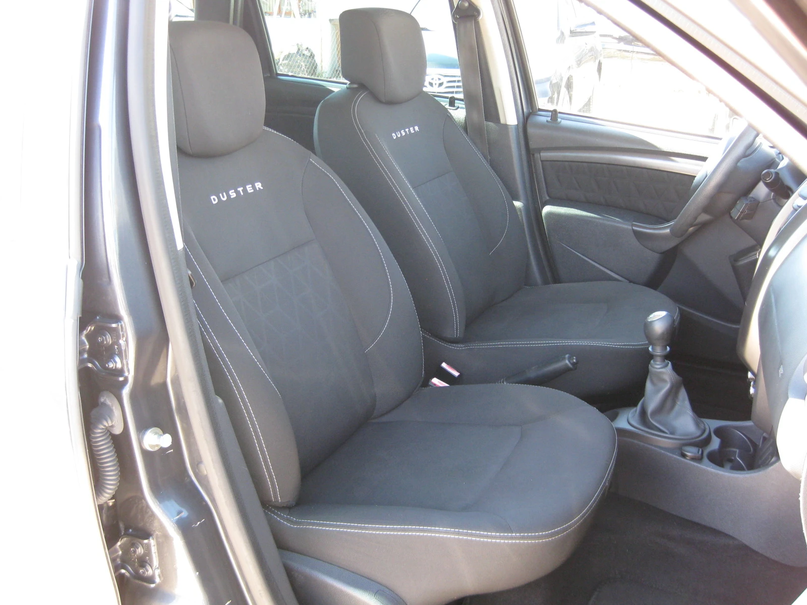 Dacia Duster 1.5 dci, снимка 13 - Автомобили и джипове - 56467584