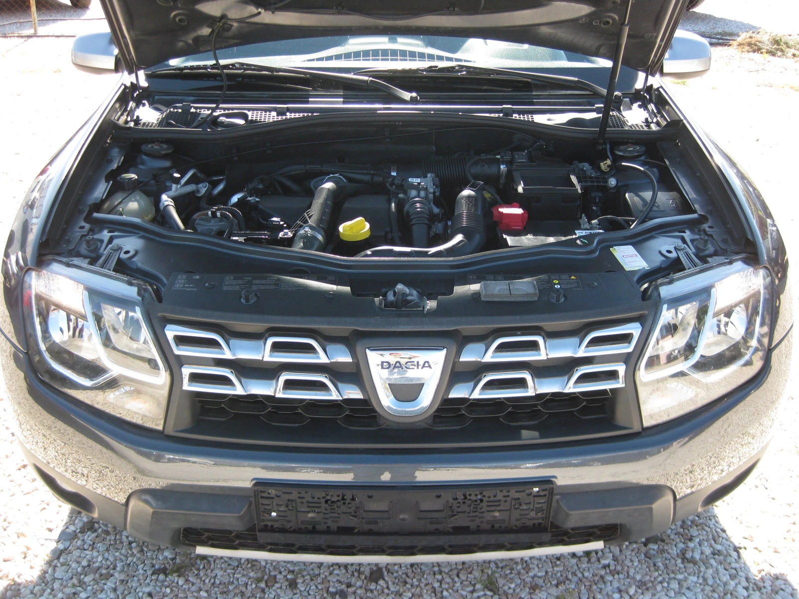 Dacia Duster 1.5 dci, снимка 16 - Автомобили и джипове - 56467584