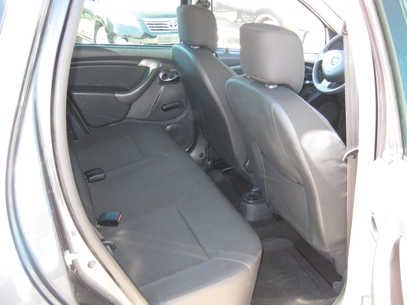 Dacia Duster 1.5 dci, снимка 14 - Автомобили и джипове - 56467584