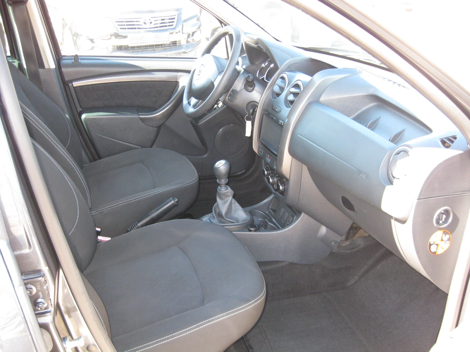 Dacia Duster 1.5 dci, снимка 12 - Автомобили и джипове - 56467584