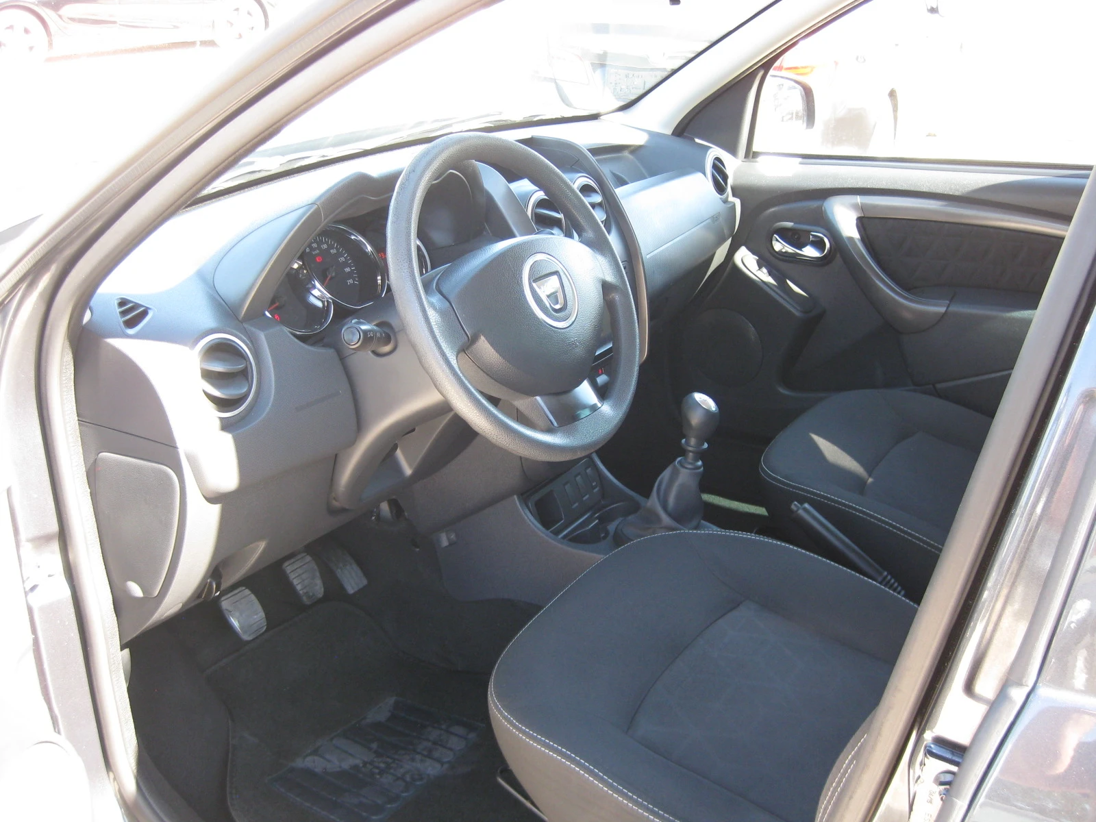 Dacia Duster 1.5 dci, снимка 9 - Автомобили и джипове - 56467584