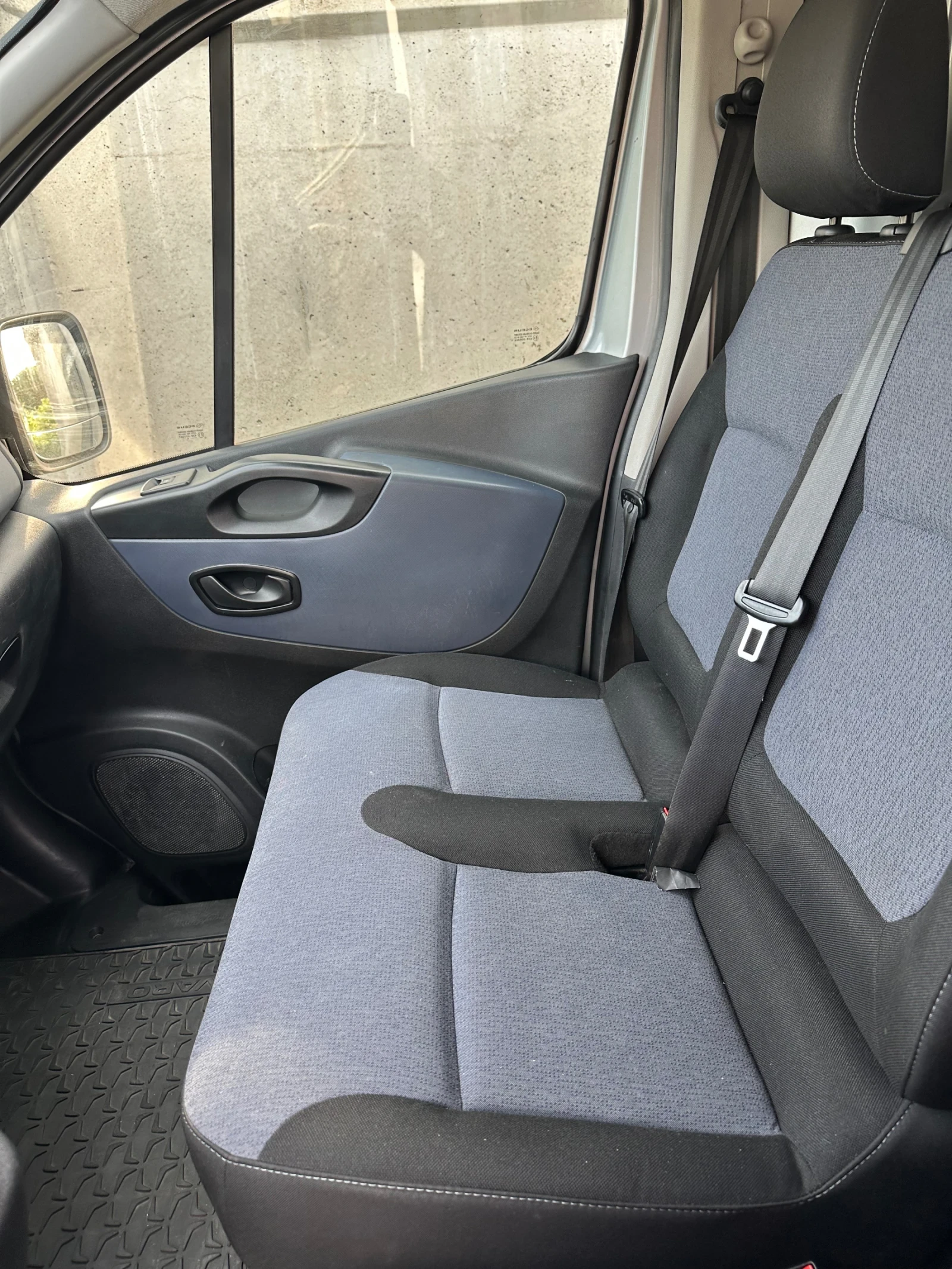 Opel Vivaro 1.6 CDTI, снимка 9 - Бусове и автобуси - 54940031