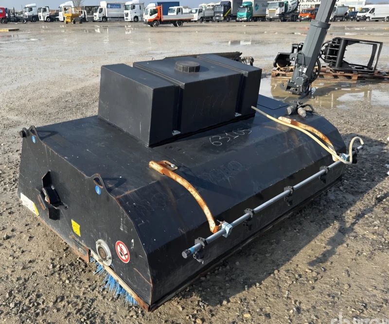 Асфалтополагаща машина Друга марка 2бр. четка за метене за бобкат , снимка 4 - Индустриална техника - 52665544