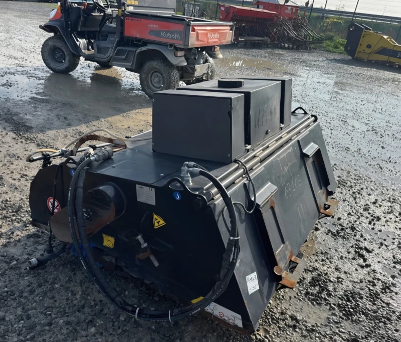 Асфалтополагаща машина Друга марка 2бр. четка за метене за бобкат , снимка 2 - Индустриална техника - 52665544