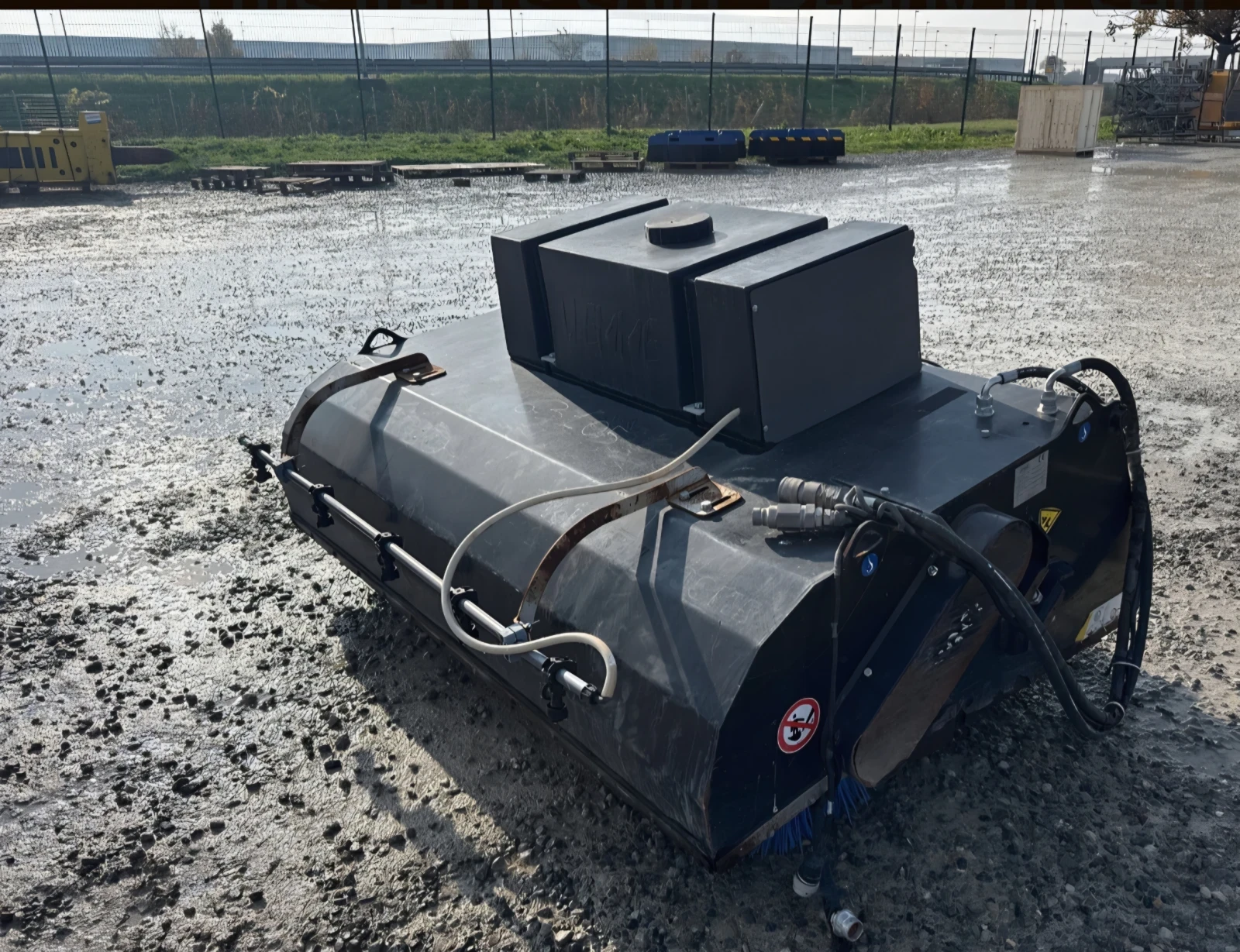 Асфалтополагаща машина Друга марка 2бр. четка за метене за бобкат , снимка 1