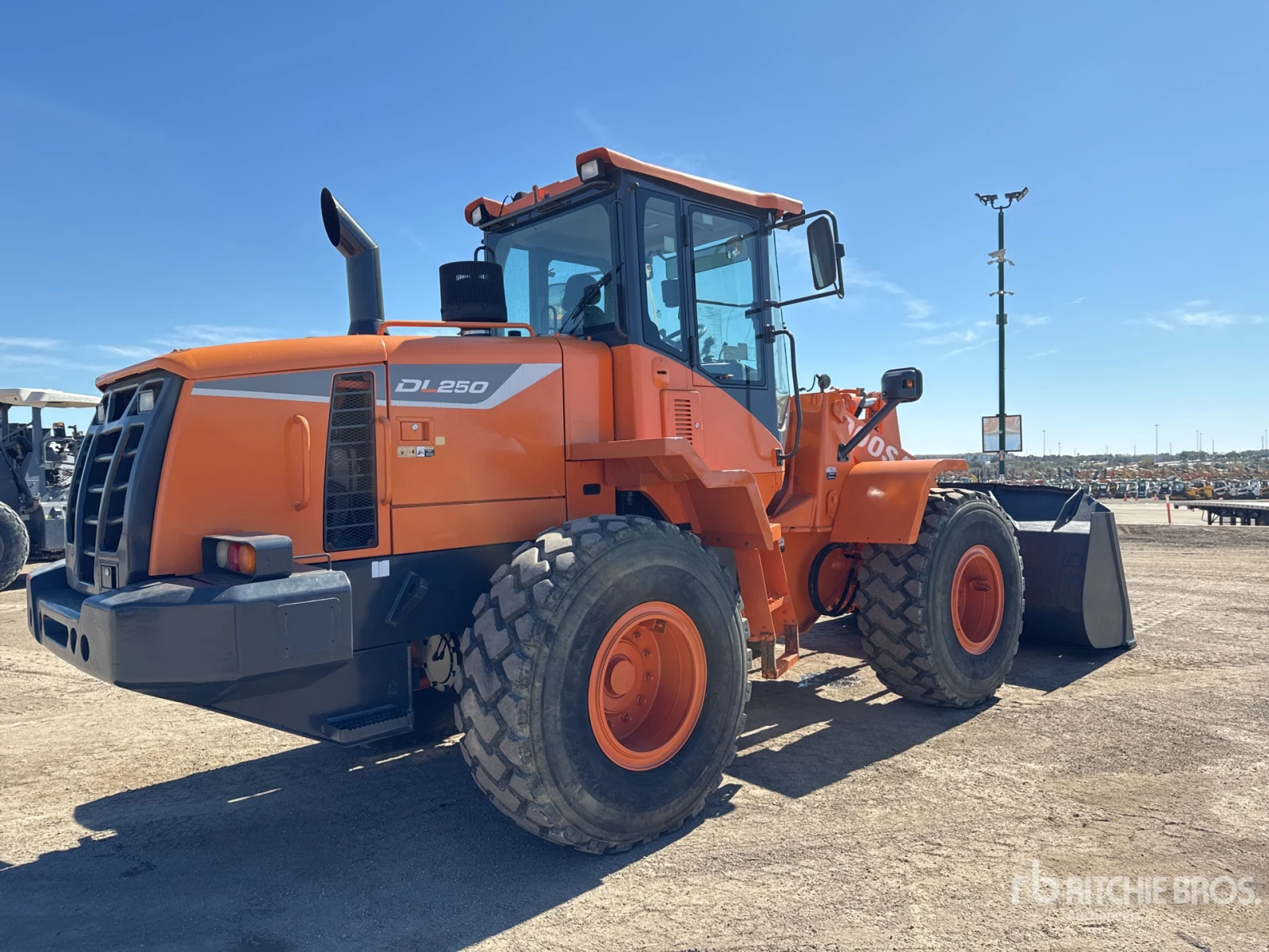 Челен товарач DOOSAN 250-3, снимка 4 - Индустриална техника - 55713723