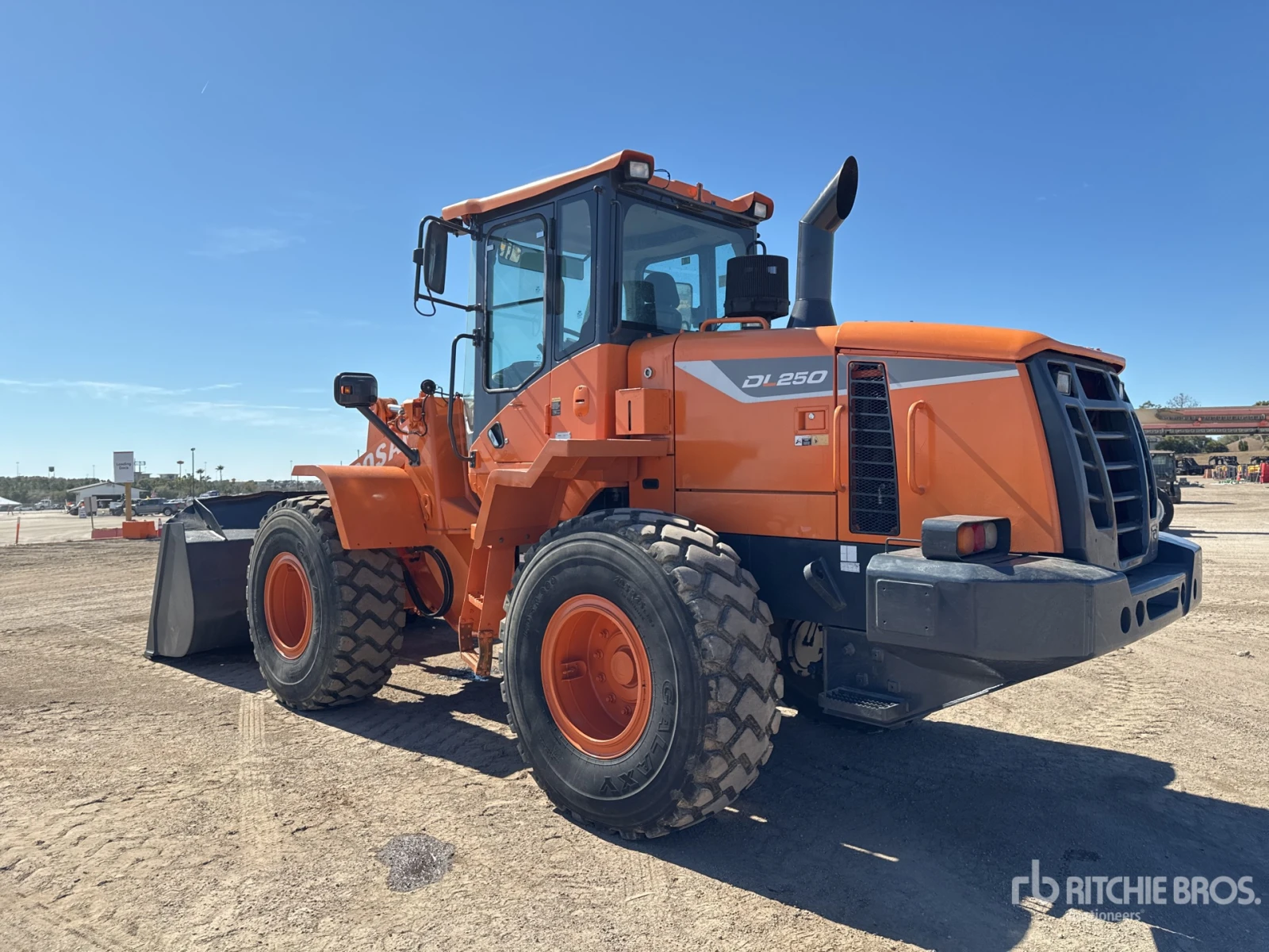 Челен товарач DOOSAN 250-3, снимка 13 - Индустриална техника - 55713723