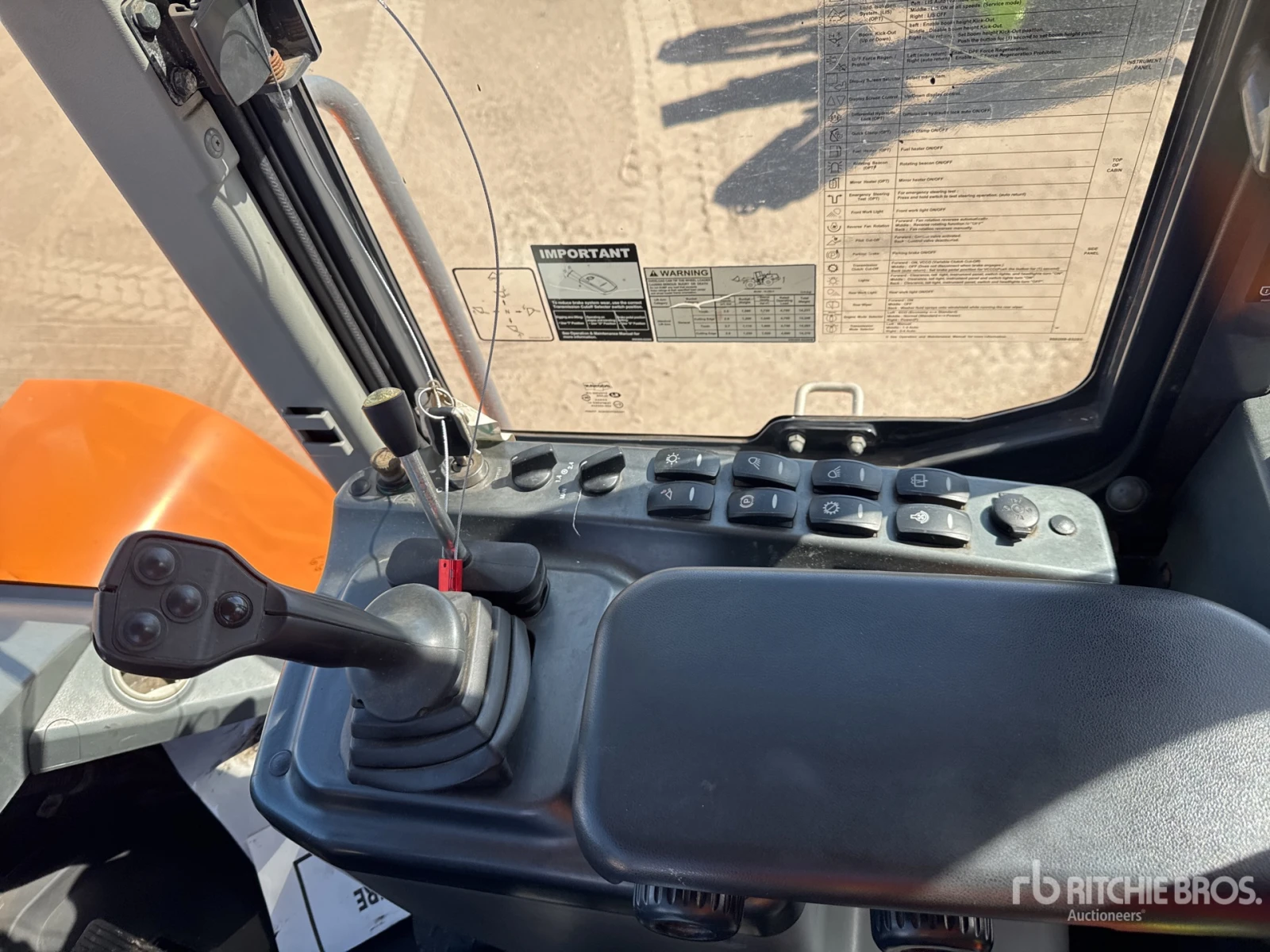Челен товарач DOOSAN 250-3, снимка 3 - Индустриална техника - 55713723