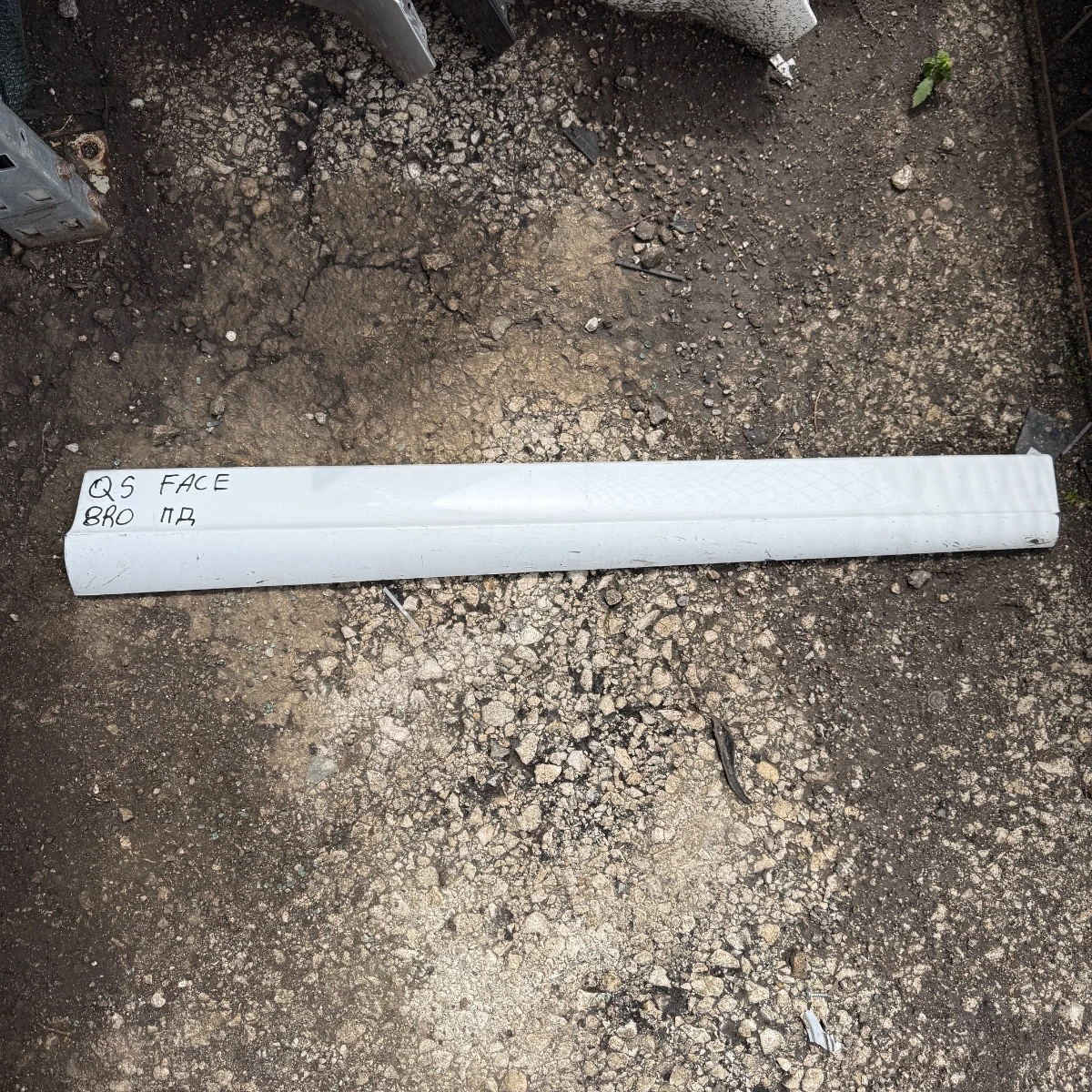 Долна лайсна за предна дясна врата на Audi Q5 8R Sline черна 8R0853960-143