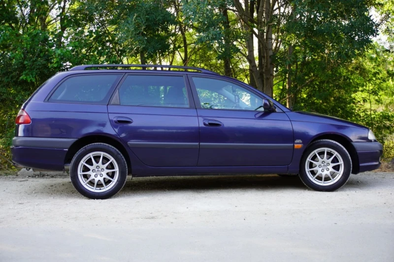 Toyota Avensis 2.0 D4D, снимка 3 - Автомобили и джипове - 51751198