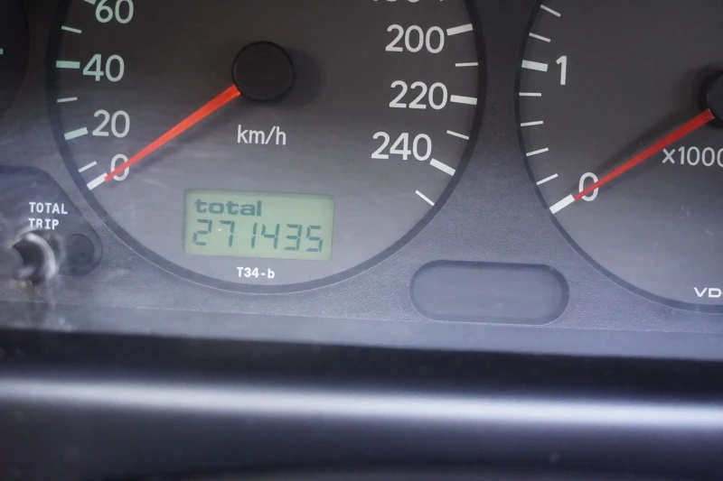 Toyota Avensis 2.0 D4D, снимка 7 - Автомобили и джипове - 51751198