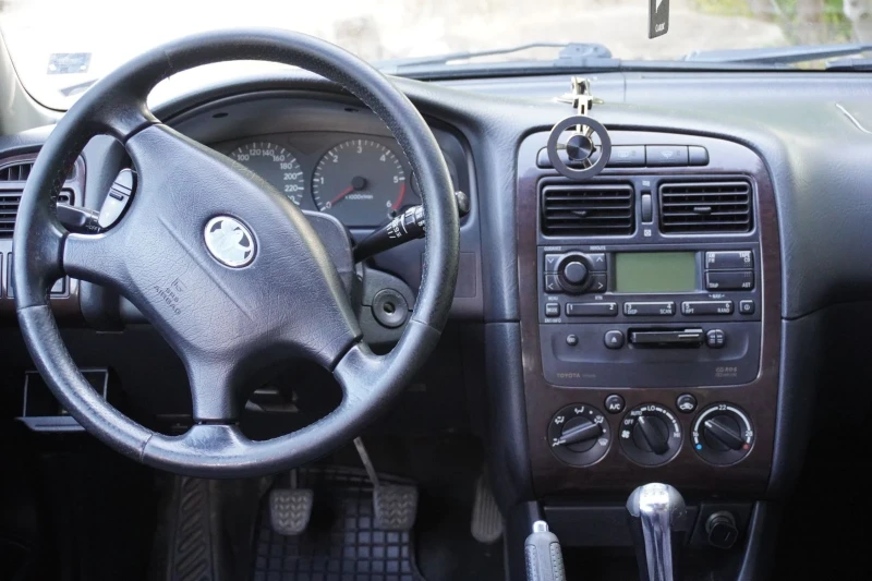 Toyota Avensis 2.0 D4D, снимка 6 - Автомобили и джипове - 51751198