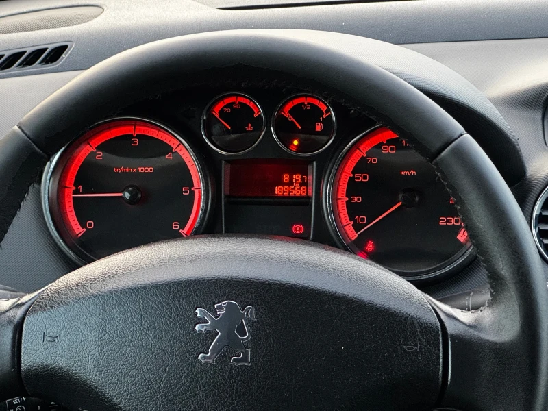 Peugeot 308 1.6HDI ИТАЛИЯ, снимка 14 - Автомобили и джипове - 52208413