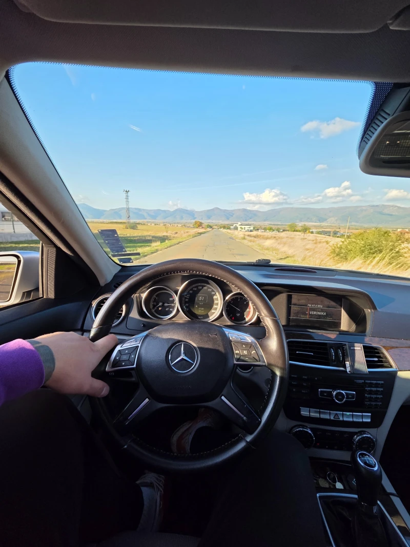 Mercedes-Benz C 220, снимка 4 - Автомобили и джипове - 52446808