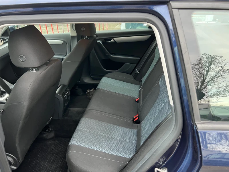 VW Passat 1.6TDI 105kc, снимка 10 - Автомобили и джипове - 52578613