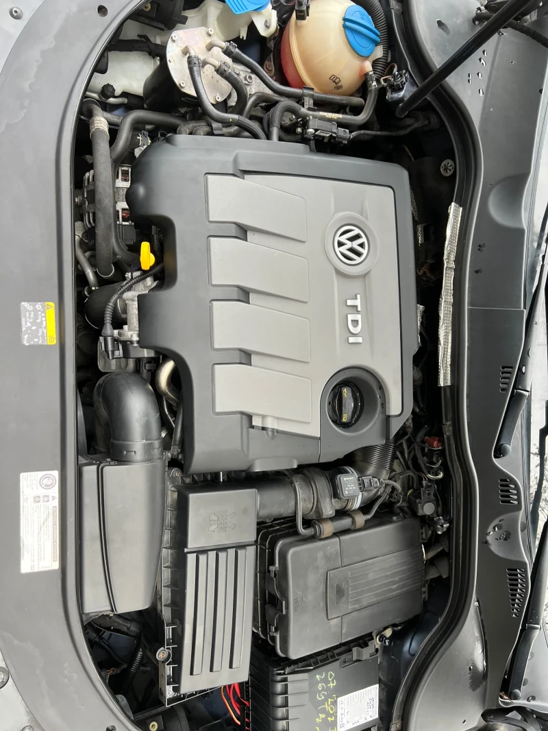 VW Passat 1.6TDI 105kc, снимка 2 - Автомобили и джипове - 52578613