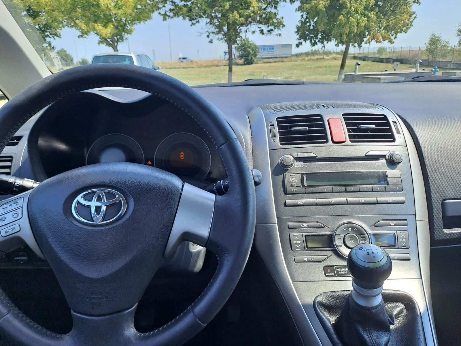 Toyota Auris 1.3vvt - изображение 9