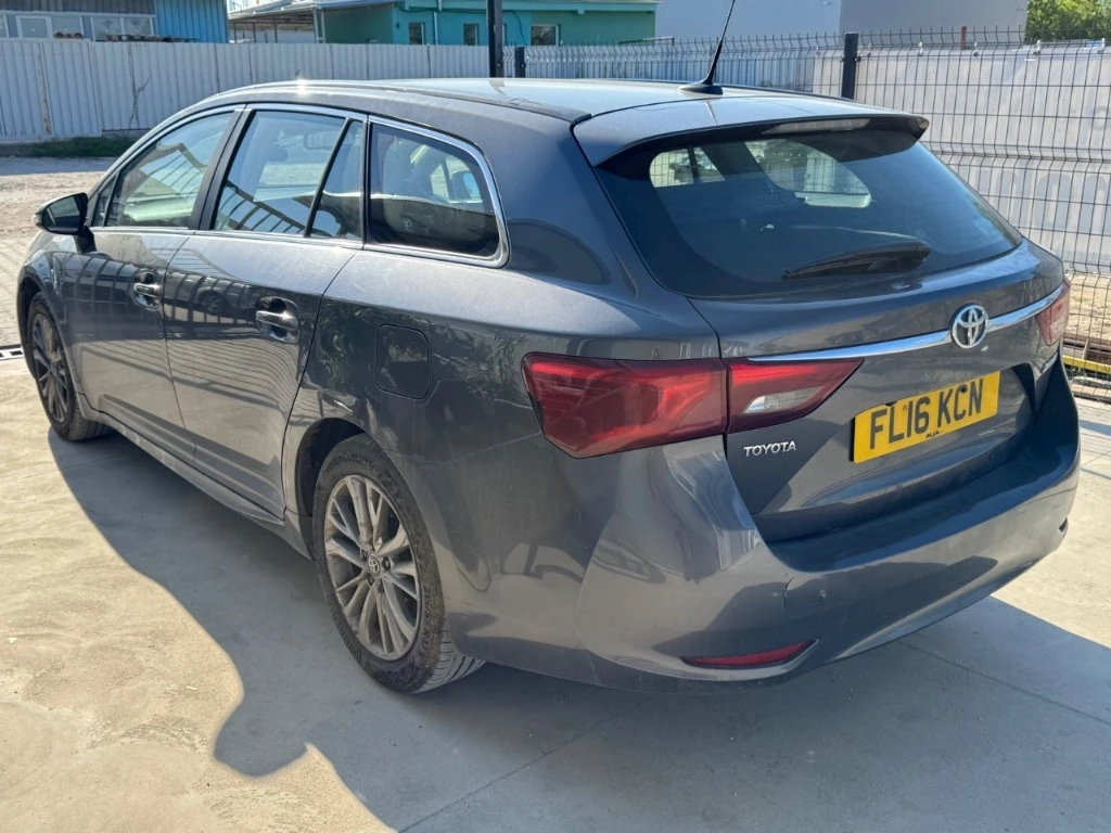 Toyota Avensis Над 700 Тойоти на части! - изображение 2