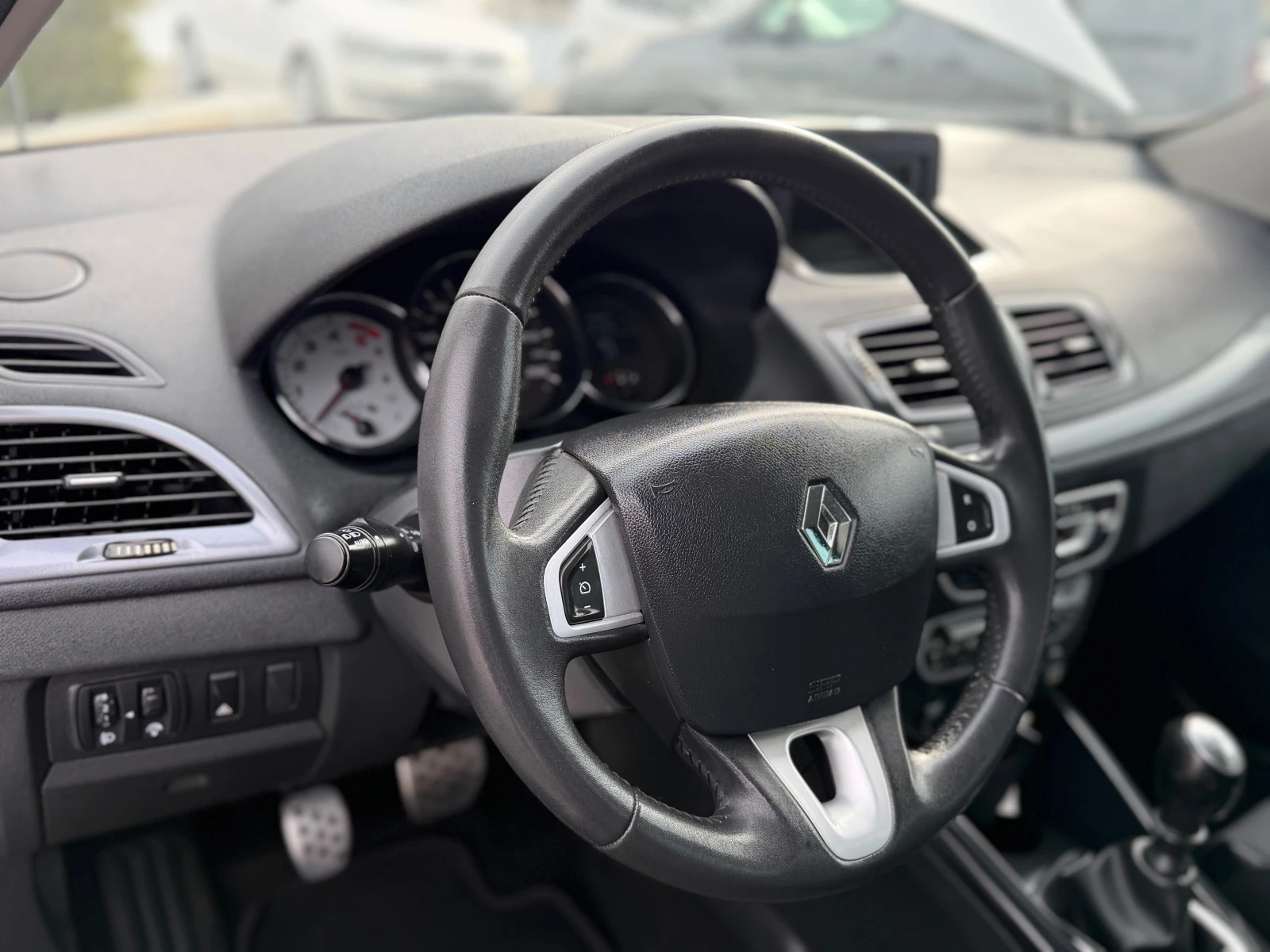 Renault Megane * GT-LINE* NAVI* EURO 5* 197 ХИЛЯДИ* ИТАЛИЯ* , снимка 14 - Автомобили и джипове - 51115448