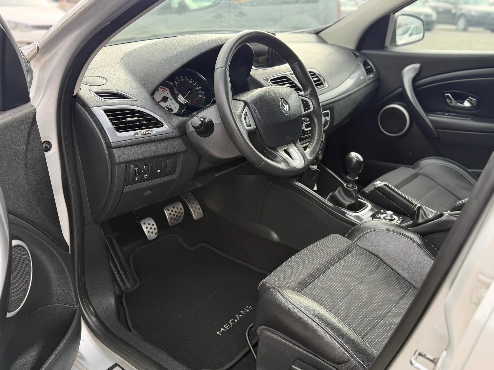 Renault Megane * GT-LINE* NAVI* EURO 5* 197 ХИЛЯДИ* ИТАЛИЯ* , снимка 13 - Автомобили и джипове - 51115448