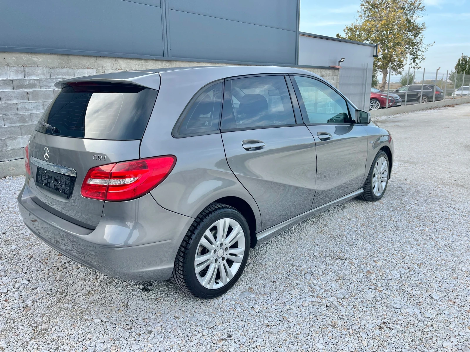 Mercedes-Benz B 180 DISTRONIK - изображение 5