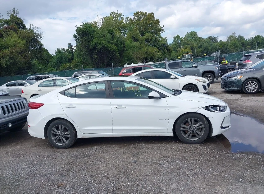 Hyundai Elantra 2.0Л ИДЕАЛЕН ЗА ГАЗ - изображение 6