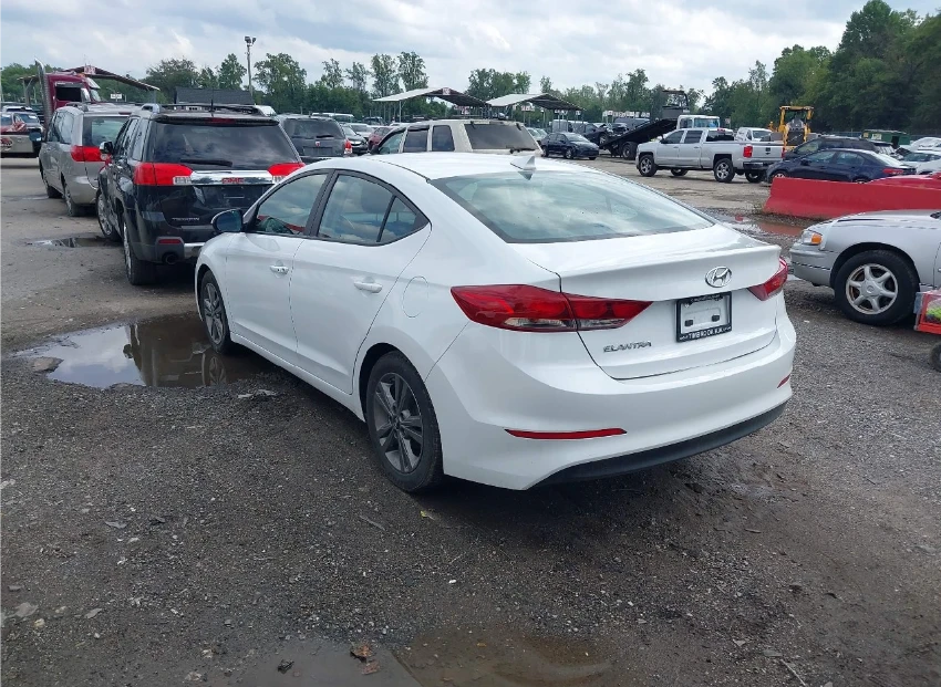 Hyundai Elantra 2.0Л ИДЕАЛЕН ЗА ГАЗ - изображение 4