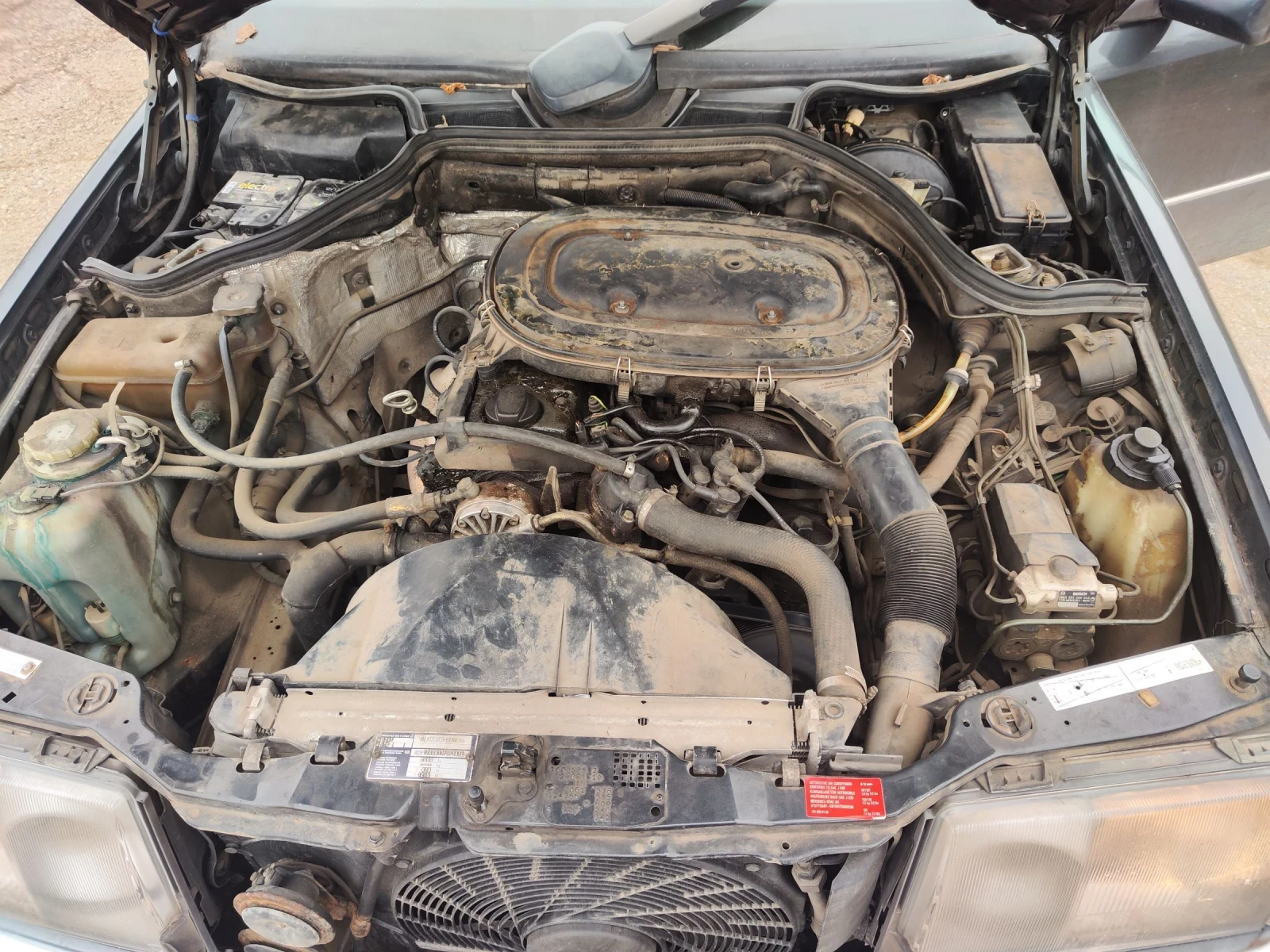 Mercedes-Benz 124  - изображение 8