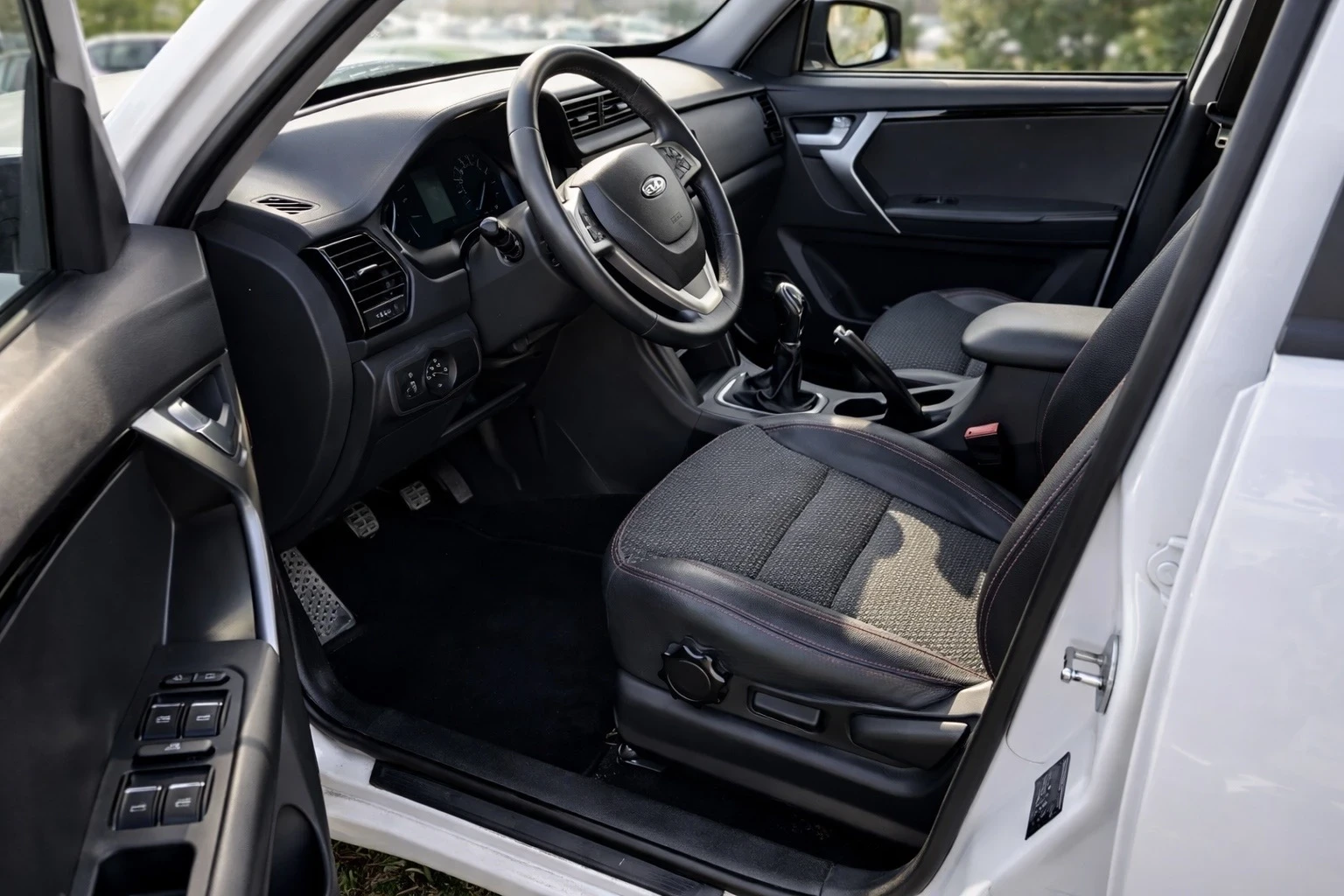 DR Automobiles Evo 5 Италиански SUV/1.6 бензин/126 к.с./12.2021/90000км, снимка 11 - Автомобили и джипове - 53939550