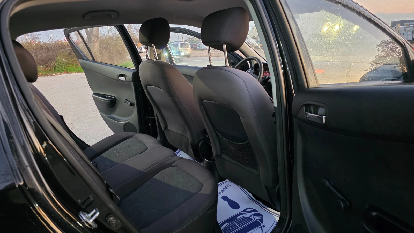 Hyundai I20 БЕЗУПРЕЧНА , снимка 10 - Автомобили и джипове - 54046540