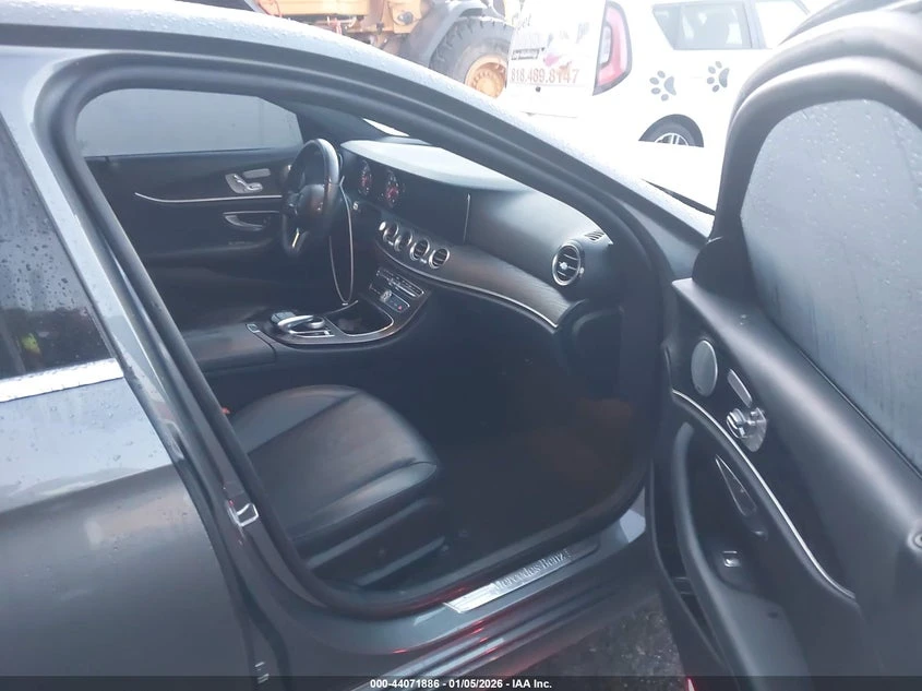 Mercedes-Benz E 300 2.0L I-4 DI, DOHC, VVT, TURBO, 241HP Rear Wheel | Mobile.bg � ����������� 5